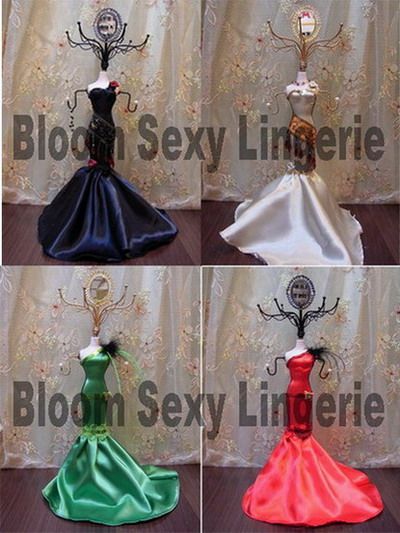 Sexy Gowns Wedding Dresses Jewelry Displays